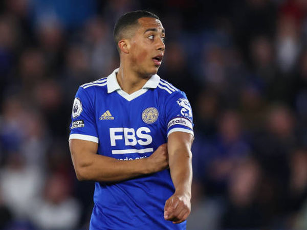 Youri Tielemans Masih Komit untuk Leicester, Tegas Dean Smith
