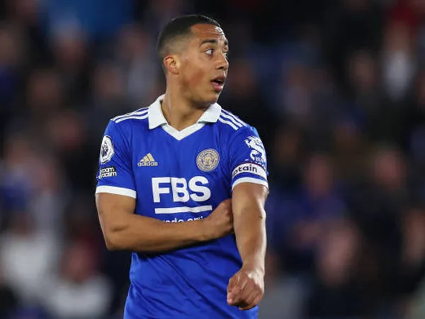 Youri Tielemans Masih Komit untuk Leicester, Tegas Dean Smith