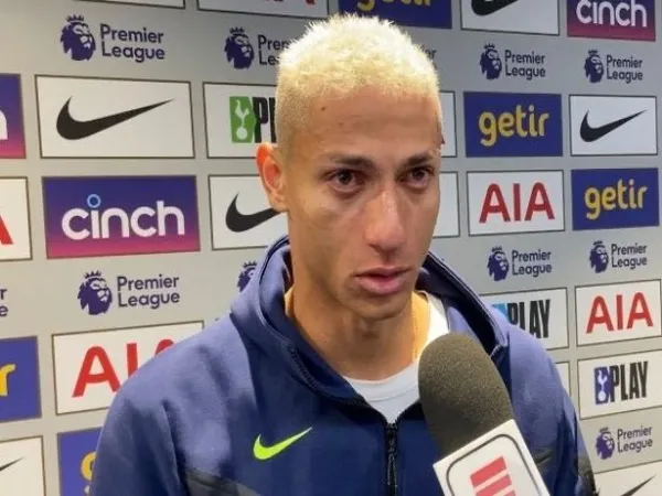 Mason bela Richarlison