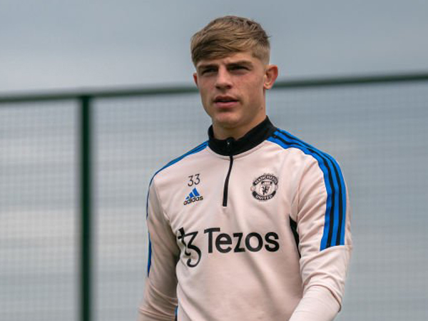 Fiorentina Tertarik Pinjam Brandon Williams dari Manchester United