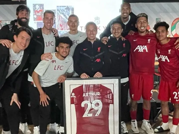 Tinggalkan Liverpool dengan Kenangan Indah, Arthur Dapat Hadiah Perpisahan