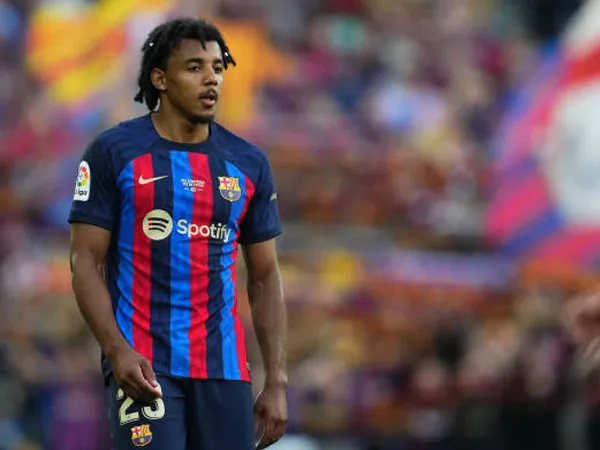 Dikaitkan dengan Liverpool, Jules Kounde Ingin Bertahan di Barcelona