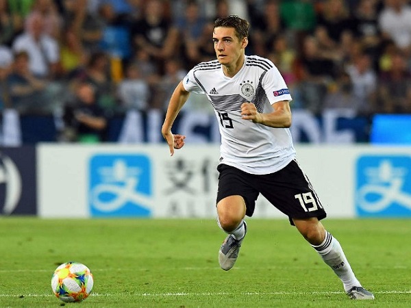 Ketimbang Rugi, Gladbach Pilih Jual Nico Elvedi dan Florian Neuhaus