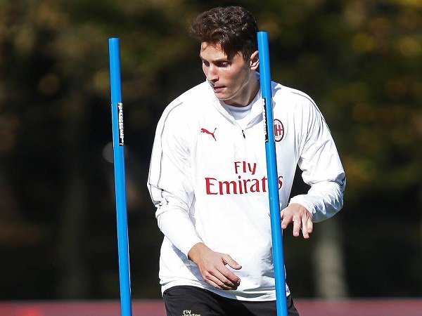 Masih Mengecewakan, AC Milan Akan Jual Mattia Caldara