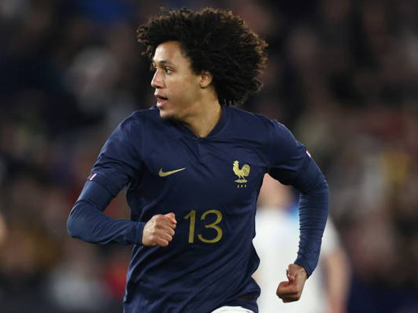 Burnley Bersaing dengan Freiburg untuk Dapatkan Han-Noah Massengo