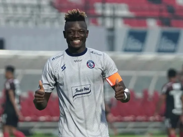 Pemain asing anyar Arema FC, Ichaka Diarra dipercaya sebagai kapten tim di laga uji coba kontra Bali United