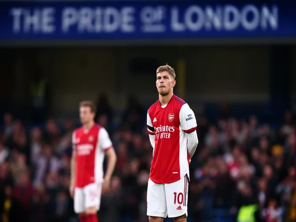 Emile Smith Rowe bertekad kembali menjadi pemain inti Arsenal musim depan setelah lebih sering absen pada musim 2022/23 kemarin / via Getty Images