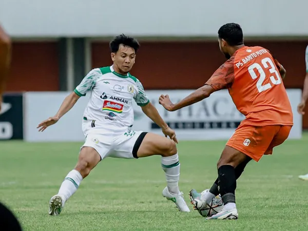 Pemain PSS Sleman Wahyudi Hamisi di laga kontra Barito Putera
