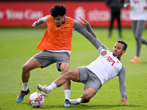 Jose Enrique Desak Liverpool untuk Jual Thiago Alcantara