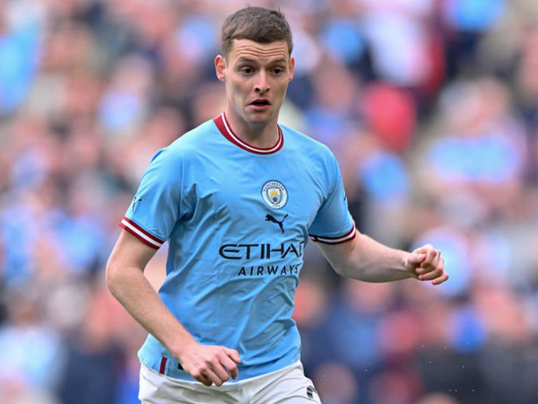 Sergio Gomez Ingin Bertahan di Man City Meski Ditaksir Burnley