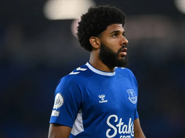 Everton Masih Belum Putuskan Masa Depan Ellis Simms