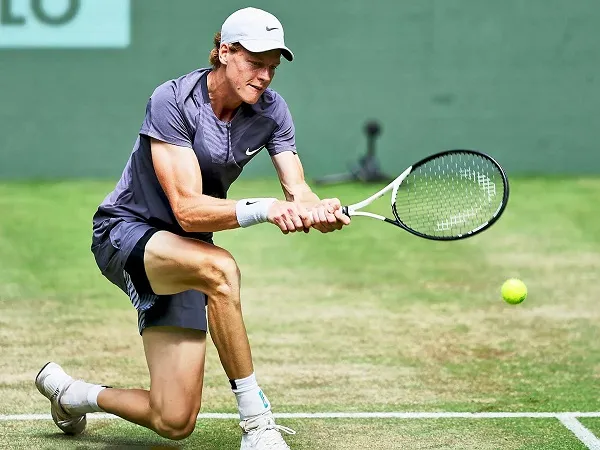 Terseok-Seok Atasi Lorenzo Sonego, Jannik Sinner Tembus Perempatfinal Di Halle