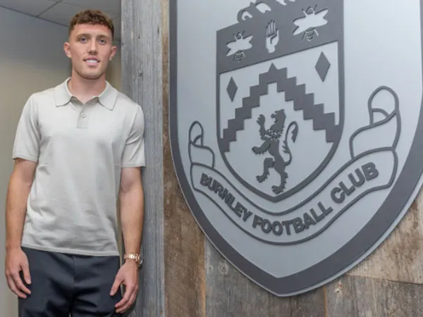 Burnley Resmi Datangkan Dara O'Shea dari West Bromwich Albion