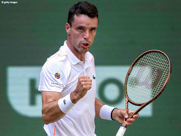 Roberto Bautista Agut Hempaskan Daniil Medvedev Dari Halle