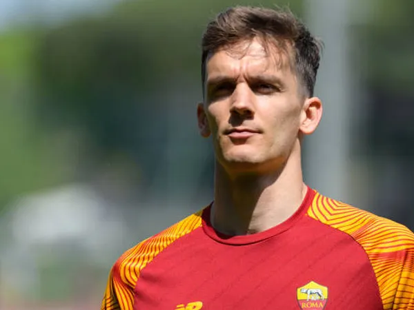 AS Roma Kembali Berhasil Pinjam Diego Llorente dari Leeds United