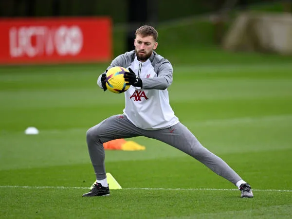 Leeds United Tertarik Datangkan Nathaniel Phillips dari Liverpool