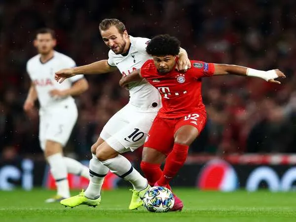 Harry Kane diminta oleh Alan Shearer meninggalkan Tottenham Hotspur musim panas ini dan menerima pinangan Bayern Muenchen yang sudah datang menawarnya / via Getty Images