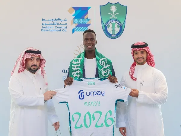 Kirim Pesan Perpisahan, Edouard Mendy Lupakan Pemilik Baru Chelsea