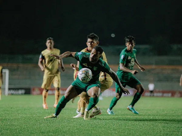 Penyerang asal Brasil, Paulo Victor dipastikan absen di laga perdana Persebaya Surabaya