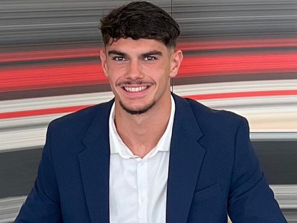 Milan Konfirmasi Perekrutan Noah Raveyre dari Saint-Etienne