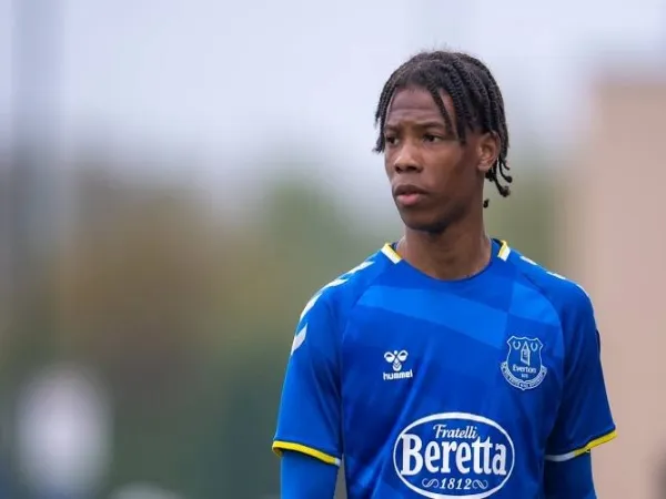 Bek muda incaran Tottenham