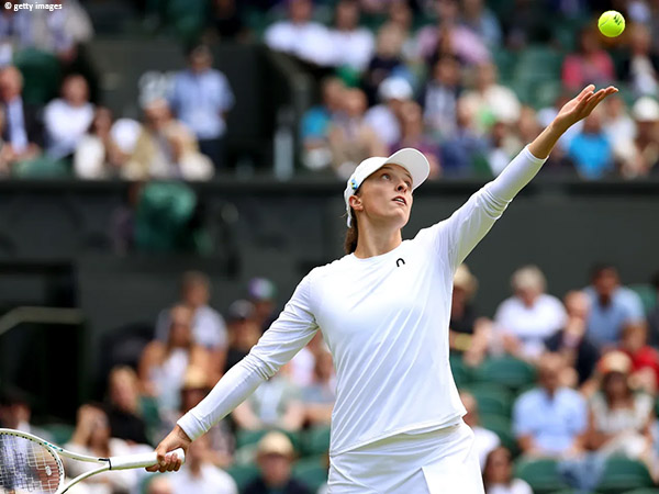 Hasil Wimbledon: Iga Swiatek Melenggang Tanpa Drama