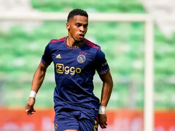 Jurrien Timber segera mengenakan seragam Arsenal