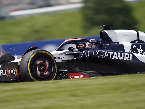 Magnussen Sebut Nyck de Vries Kini Membalap dengan Perasaan Tertekan