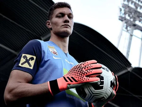 Brighton and Hove Albion Resmi Pinjamkan Kjell Scherpen ke Sturm Graz