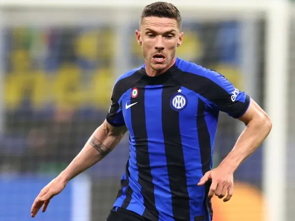 Bek sayap Inter Milan, Robin Gosens.