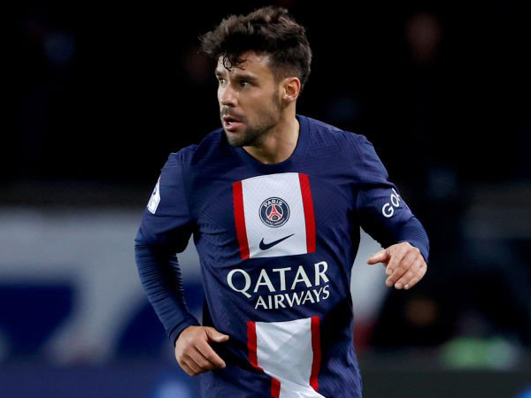 Paris Saint-Germain Buka Peluang Lepas Juan Bernat