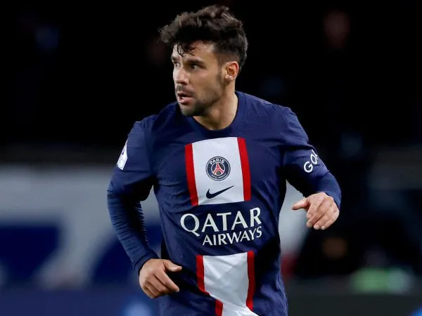 Bek PSG, Juan Bernat.