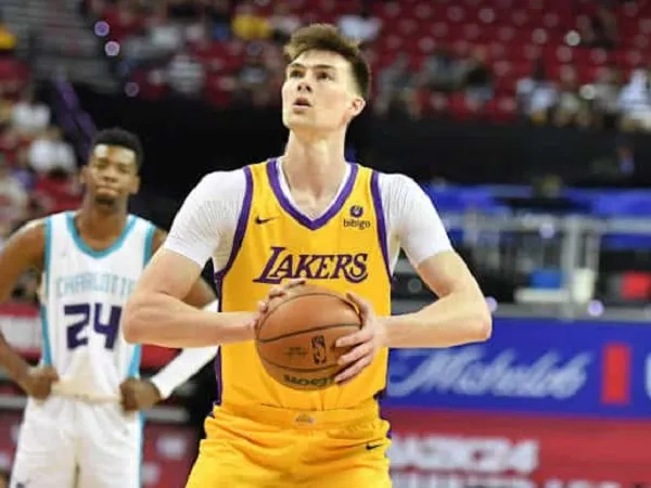 Pemain muda Los Angeles Lakers, Colin Castleton.