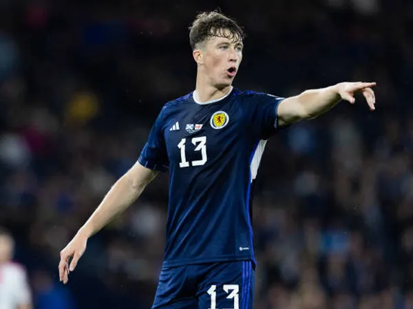 Burnley dan Sheffield United Berebut Tanda Tangan Jack Hendry