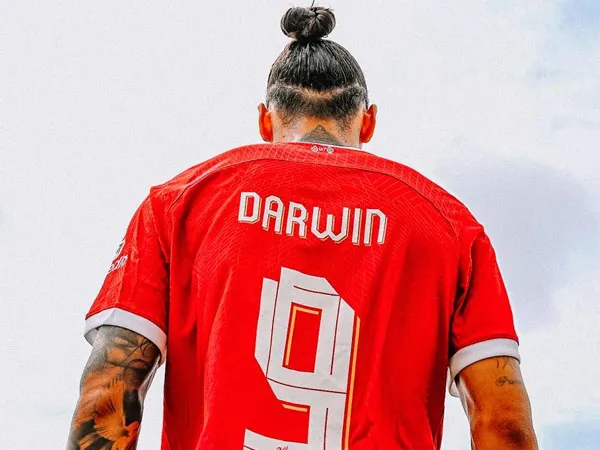 Diberikan Nomor Punggung 9 oleh Liverpool, Darwin Nunez Merasa Bangga
