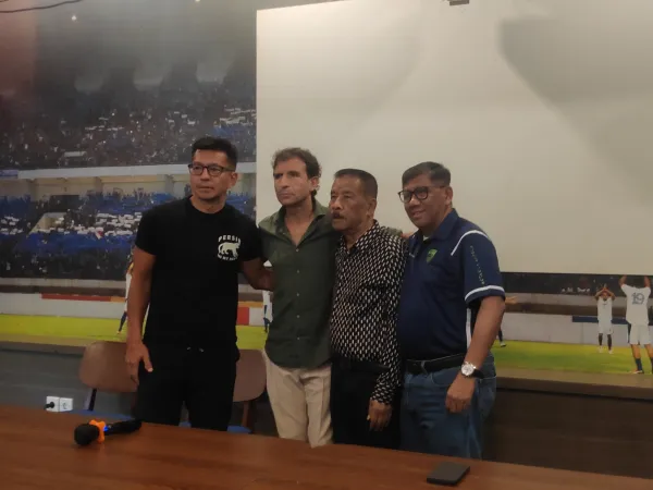 Karena Alasan Pribadi, Luis MIlla Mundur dari Pelatih Persib