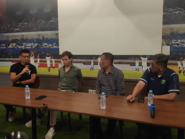 Ditinggal Pergi Luis Milla, Persib Bergegas Cari Pelatih Baru