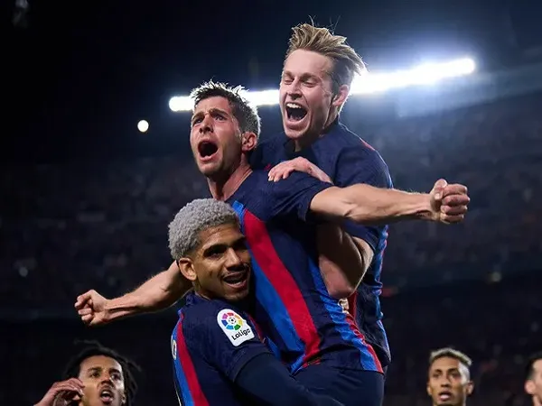Barcelona onfirmasi Sergi Roberto, Ronald Araujo dan gelandang Frenkie de Jong jadi kapten Tim. (lmages: Getty)