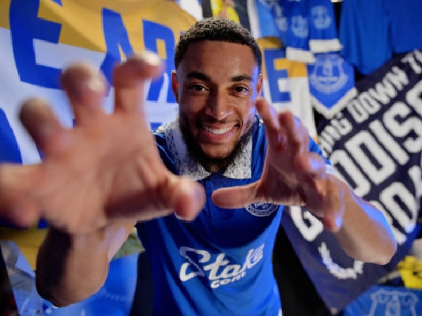 Everton Pinjam Arnaut Danjuma dari Villarreal