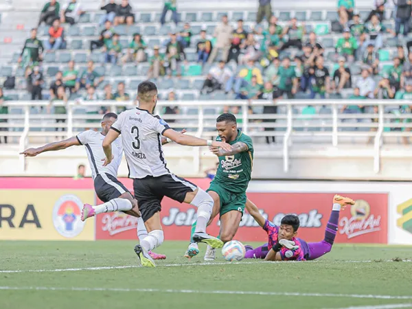 Penyerang Persebaya Surabaya, Paulo Victor
