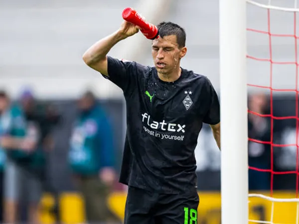 Bek Borussia Monchengladbach, Stefan Lainer Didiagnosis Menderita Kanker