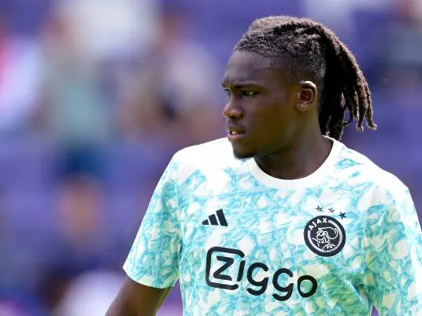 Selangkah Lagi! Fulham Akan Rampungkan Transfer Bek Ajax, Calvin Bassey