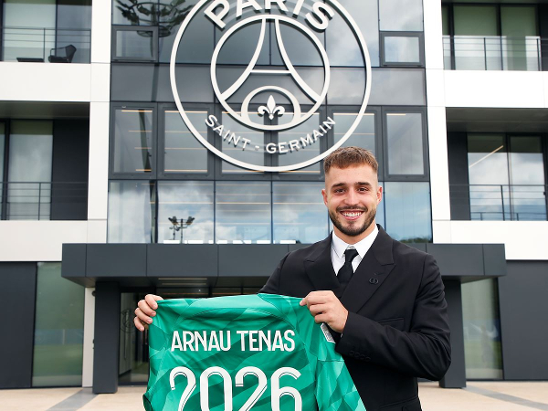 Paris Saint-Germain Resmi Datangkan Kiper Arnau Tenas Dari Barcelona
