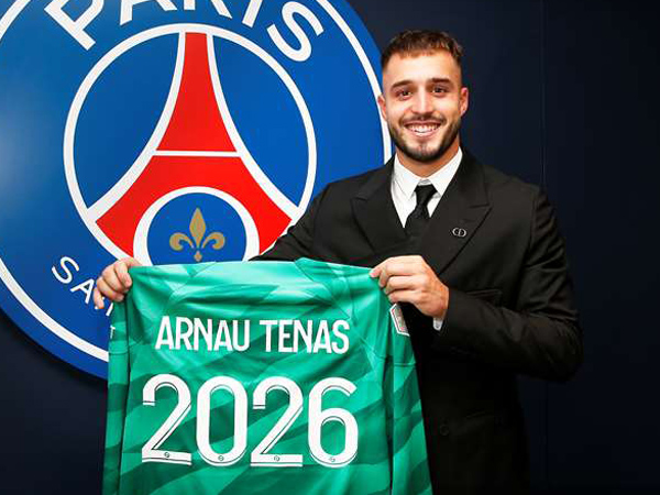 Gantikan Sergio Rico, Paris Saint-Germain Resmikan Transfer Arnau Tenas