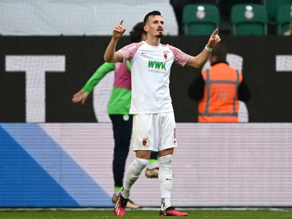 Niat Untung Malah Buntung, Augsburg Masih Kesulitan Jual Mergim Berisha
