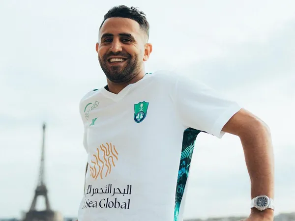 Manchester City Lirik Dua Pemain untuk Gantikan Riyad Mahrez