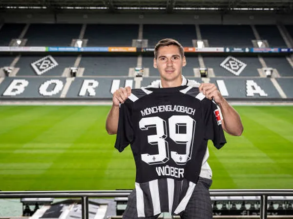 Borussia Monchengladbach Pinjam Maximilian Wober dari Leeds United