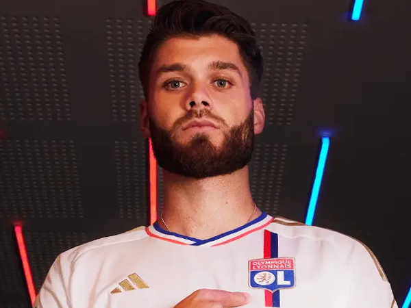 Lyon Resmi Datangkan Duje Caleta-Car Dari Southampton