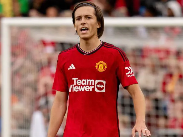 Bek kiri Manchester United, Alvaro Fernandez.