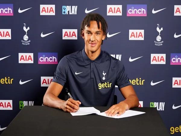 Tottenham Resmi Rampungkan Transfer Ash Phillips Dari Blackburn